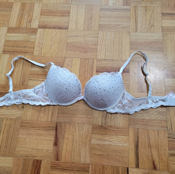 Victoria's Secret Bra - Picture 3 of 4